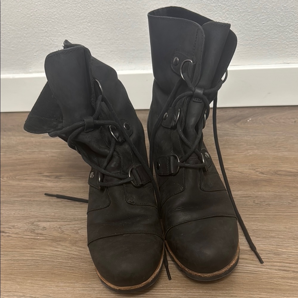 Sorel Black Lace Up Boots Mid-Calf Leather